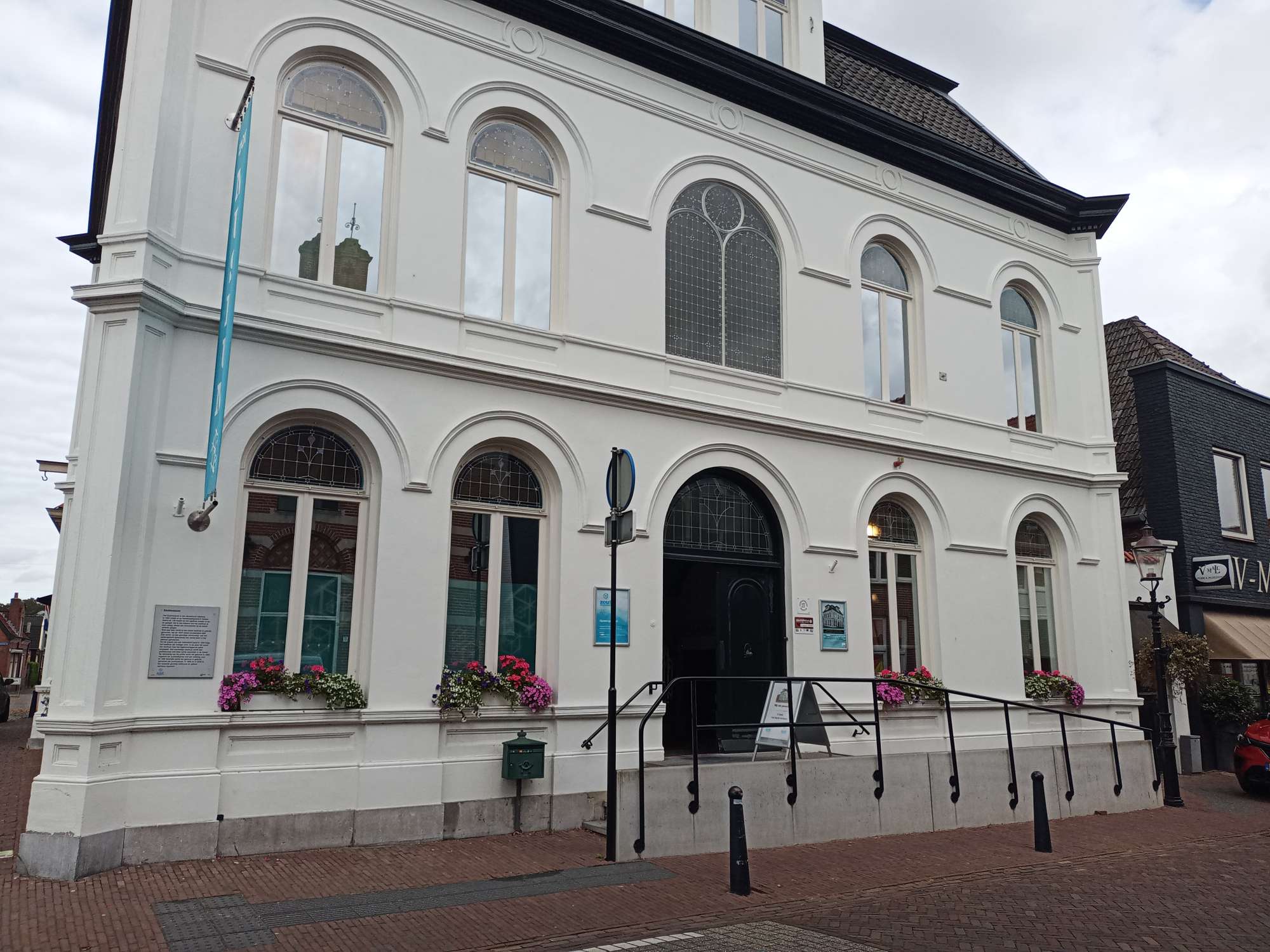 Het monumentale pand waar het Zoutmuseum in zit van de voorkant op de foto genomen.